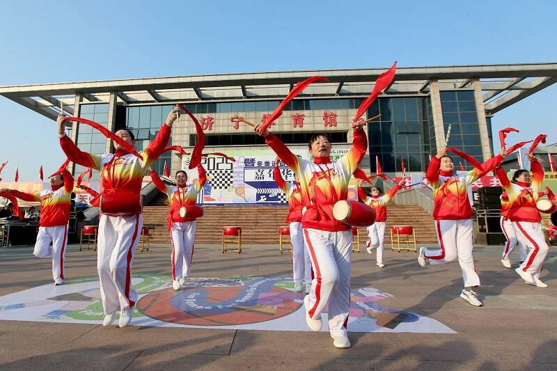 冬日燃情 乐动济宁 2025济宁体育消费季暨冰雪嘉年华炫彩启航(图3) 冬日燃情 乐动济宁 2025济宁体育消费季暨冰雪嘉年华炫彩启航(图3)