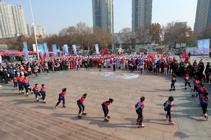 冬日燃情 乐动济宁 2025济宁体育消费季暨冰雪嘉年华炫彩启航(图2) 冬日燃情 乐动济宁 2025济宁体育消费季暨冰雪嘉年华炫彩启航(图2)