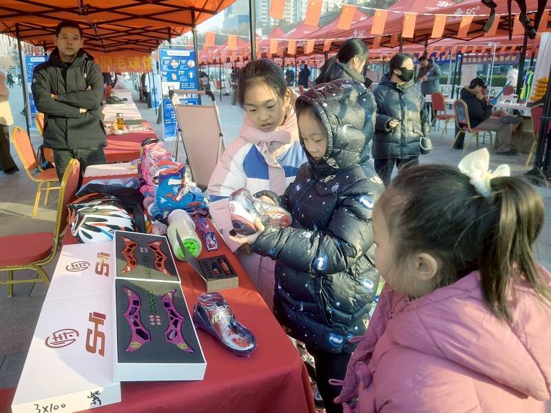 冬日燃情 乐动济宁 2025济宁体育消费季暨冰雪嘉年华炫彩启航(图5) 冬日燃情 乐动济宁 2025济宁体育消费季暨冰雪嘉年华炫彩启航(图5)