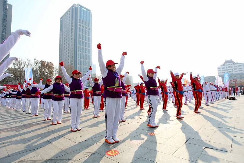 冬日燃情 乐动济宁 2025济宁体育消费季暨冰雪嘉年华炫彩启航(图6) 冬日燃情 乐动济宁 2025济宁体育消费季暨冰雪嘉年华炫彩启航(图6)